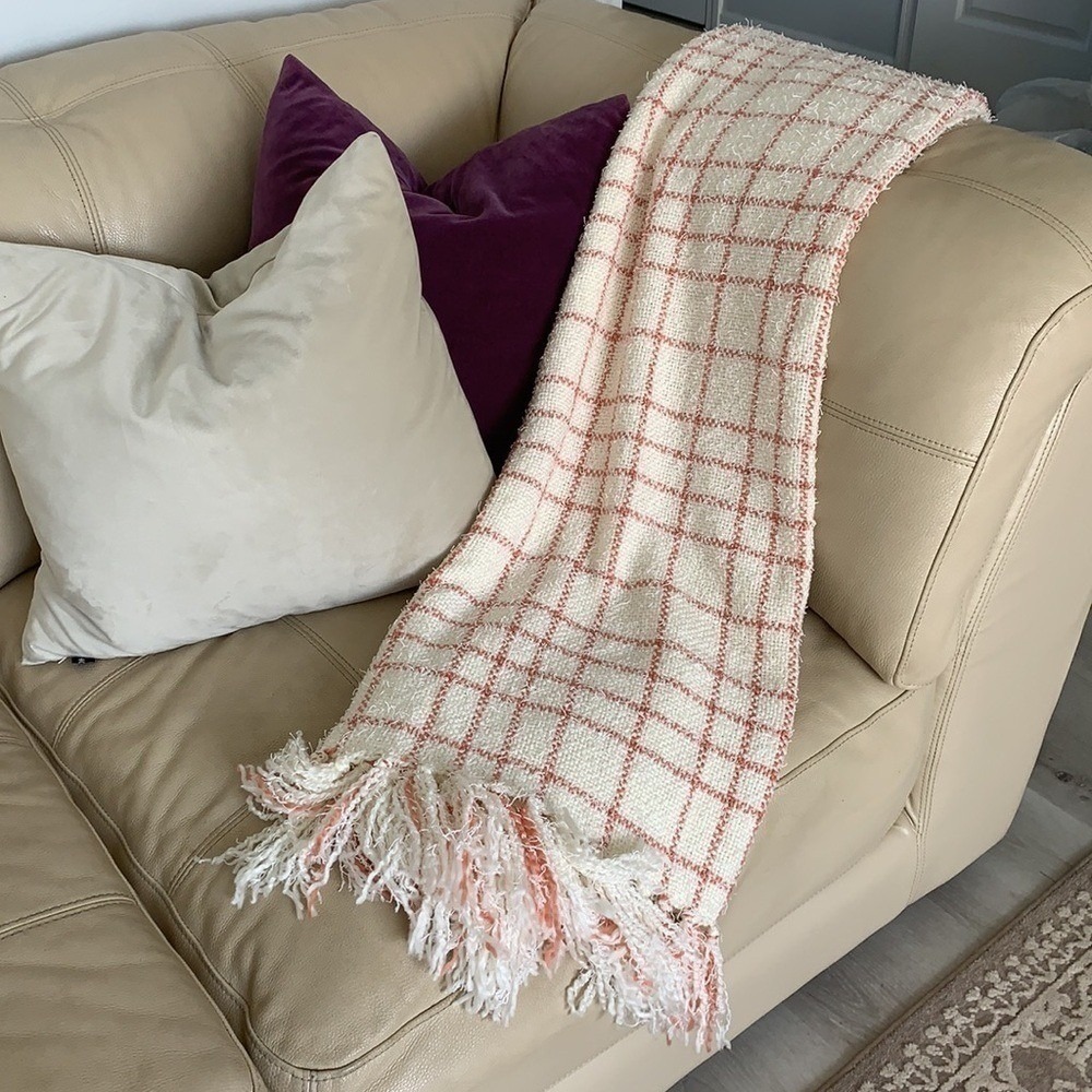 Southern Living Throw Blanket size‎ 50" X 70"